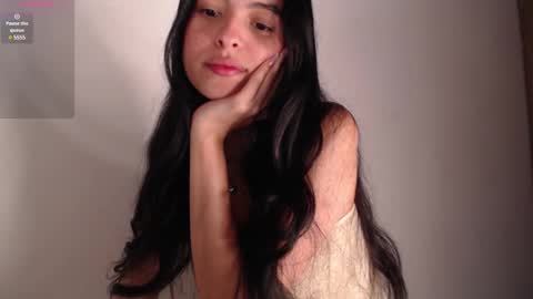 Snapshot of bella_musee chatting on 02-13-25, 10:54   online show from 02-13-25, 10:54