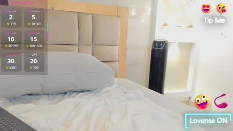 Snapshot of bella_novoa chatting on 04-29-26, 06:28 BELLA online show from 04-29-26, 06:28