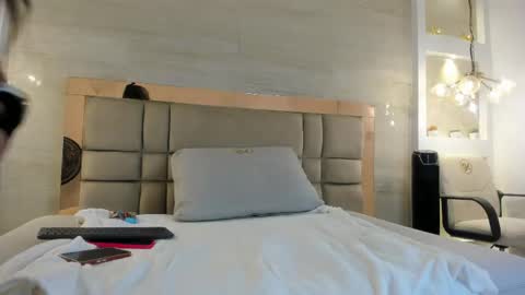 Snapshot of bella_novoa chatting on 05-15-26, 03:24 BELLA online show from 05-15-26, 03:24