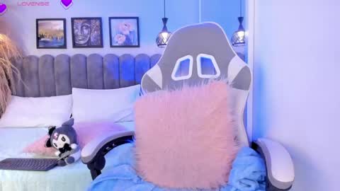 bella_peach_ online show from 04-18-26, 03:10