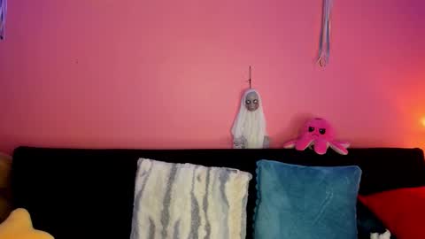 Bella Ponce  online show from 10-14-25, 02:51