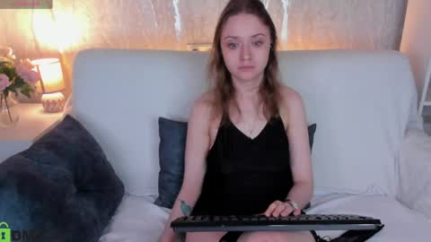 Linda Bella online show from 04-14-26, 01:33