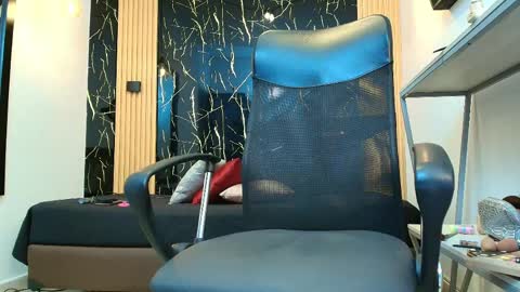     online show from 04-05-26, 07:55