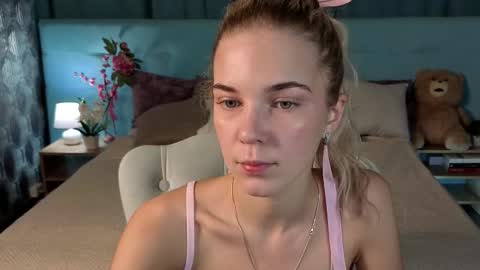 Bella online show from 11-21-25, 01:04