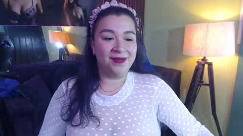 Snapshot of bella_sweet_01 chatting on 10-13-25, 12:05 BELLA online show from 10-13-25, 12:05