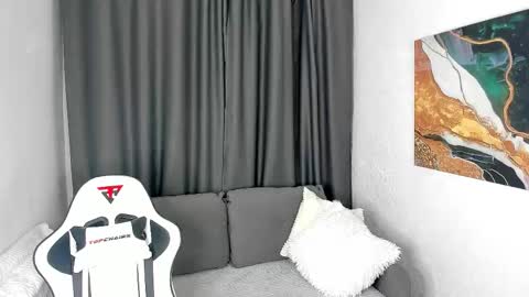 Hi I am Bella I am a first day here online show from 10-08-25, 03:15