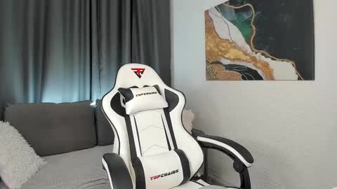 Hi I am Bella I am a first day here online show from 10-24-25, 03:14