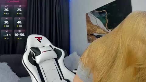 Hi I am Bella I am a first day here online show from 11-14-25, 03:05