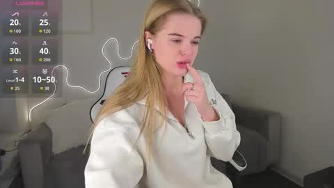 Hi I am Bella I am a first day here online show from 11-28-25, 02:58