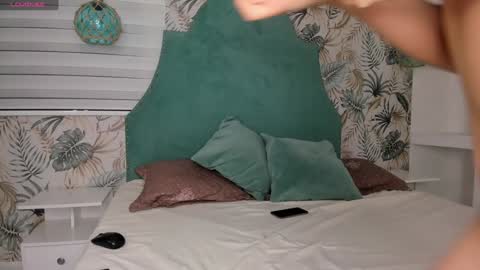 Snapshot of bellaa_becca chatting on 12-14-24, 06:20 Bella Becca online show from 12-14-24, 06:20