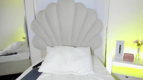 Bella Dajud online show from 03-25-26, 11:55