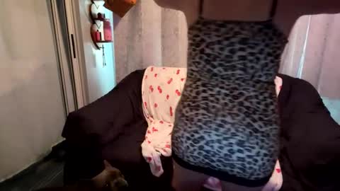 Snapshot of bellabeanz chatting on 02-10-25, 04:04 Roxy Rain online show from 02-10-25, 04:04