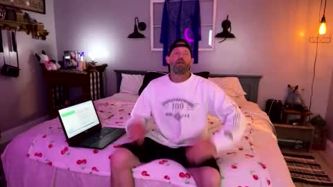Snapshot of bellabeanz chatting on 02-17-25, 01:10 Roxy Rain online show from 02-17-25, 01:10