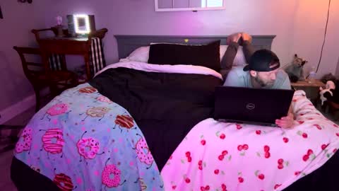 Snapshot of bellabeanz chatting on 02-22-25, 01:00 Roxy Rain online show from 02-22-25, 01:00