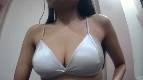 Snapshot of bellacrystall chatting on 01-18-25, 04:10 bellacrystall online show from 01-18-25, 04:10