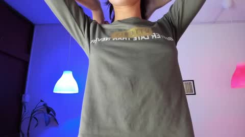 Snapshot of belladonaa_ chatting on 05-24-26, 06:35 Belladona online show from 05-24-26, 06:35
