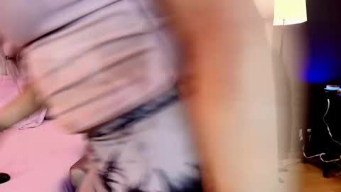 Bella online show from 05-18-26, 01:17
