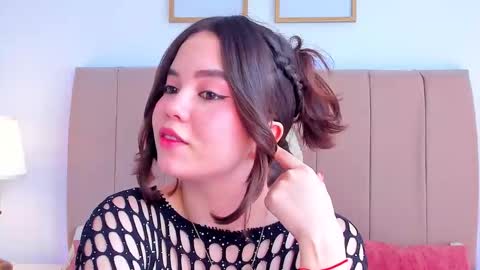 Snapshot of bellafontana chatting on 11-12-25, 04:29 BellaFontana online show from 11-12-25, 04:29