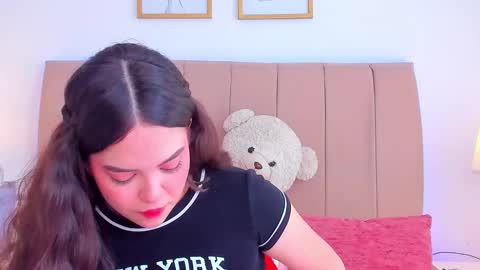 Snapshot of bellafontana chatting on 11-19-25, 03:01 BellaFontana online show from 11-19-25, 03:01