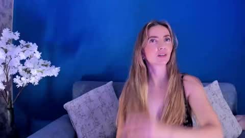 Snapshot of bellamariex chatting on 10-03-25, 11:35 Bella Marie online show from 10-03-25, 11:35