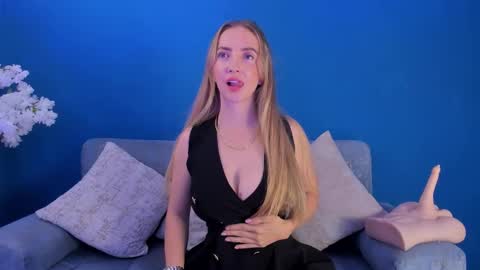 Snapshot of bellamariex chatting on 11-17-25, 09:20 Bella Marie online show from 11-17-25, 09:20