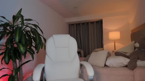 Bella Mia online show from 01-27-25, 03:47