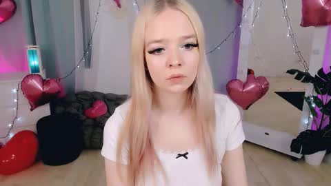 Bella online show from 02-25-26, 04:38