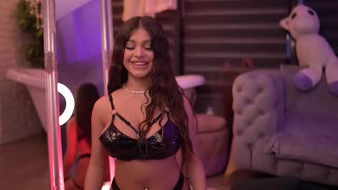 Snapshot of bellanoirre chatting on 11-10-25, 06:40 Bella online show from 11-10-25, 06:40