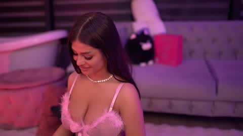 Snapshot of bellanoirre chatting on 11-23-25, 06:41 Bella online show from 11-23-25, 06:41