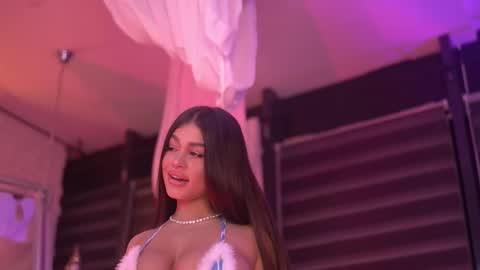 Snapshot of bellanoirre chatting on 12-04-25, 07:00 Bella online show from 12-04-25, 07:00