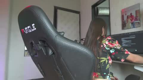 Snapshot of bellapazzia13 chatting on 03-03-25, 05:50 online show from 03-03-25, 05:50