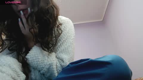 Snapshot of bellaqueen0701 chatting on 09-22-25, 04:03 bellaqueen0701 online show from 09-22-25, 04:03