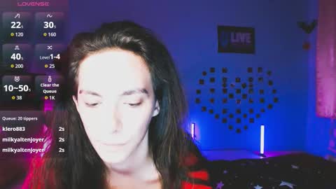 Snapshot of bellaqueen0701 chatting on 11-19-25, 12:21 bellaqueen0701 online show from 11-19-25, 12:21