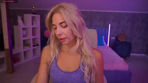 Snapshot of bellarayyy chatting on 05-20-26, 06:30 Bella online show from 05-20-26, 06:30