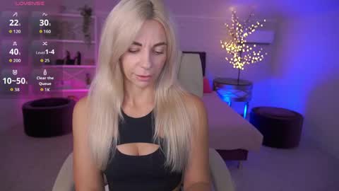 Snapshot of bellarayyy chatting on 06-03-26, 02:33 Bella online show from 06-03-26, 02:33