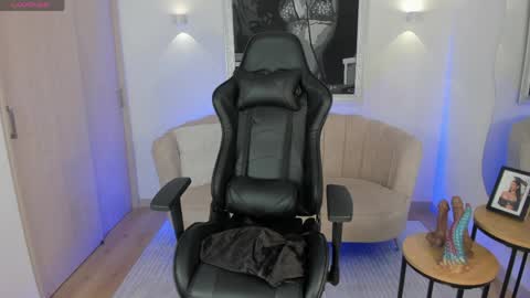 CALL ME BELLA online show from 04-05-26, 01:25