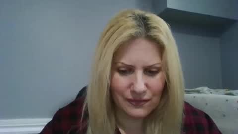 Snapshot of bellastar84 chatting on 02-06-25, 02:58 Starr40 online show from 02-06-25, 02:58