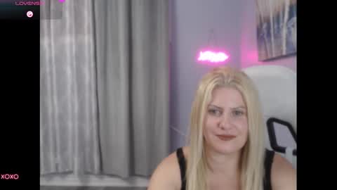 Snapshot of bellastar84 chatting on 09-11-25, 12:44 Starr40 online show from 09-11-25, 12:44