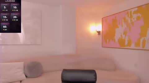 Snapshot of bellathompsonx_ chatting on 03-18-26, 08:23 Bella online show from 03-18-26, 08:23
