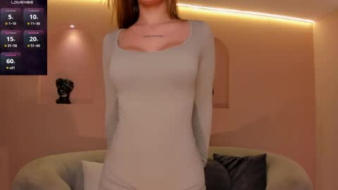 Snapshot of bellathompsonx_ chatting on 04-02-26, 06:05 Bella online show from 04-02-26, 06:05
