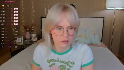 Bella online show from 11-25-25, 12:54