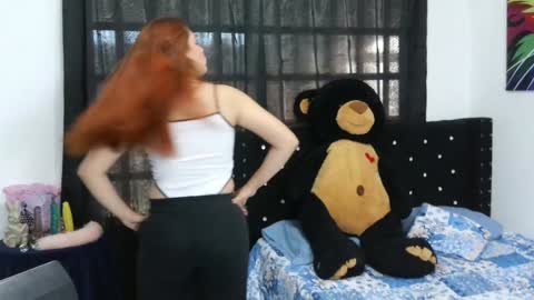 Snapshot of bellatrix_colen chatting on 01-22-25, 09:32 Aleja online show from 01-22-25, 09:32