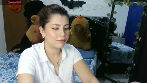 Snapshot of bellatrix_colen chatting on 10-22-25, 02:12 Aleja online show from 10-22-25, 02:12