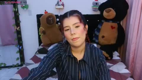 Snapshot of bellatrix_colen chatting on 12-17-25, 11:11 Aleja online show from 12-17-25, 11:11