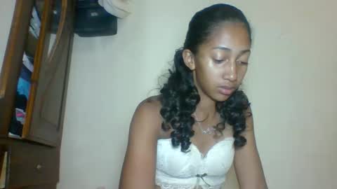 belle_annah online show from 05-19-26, 01:33