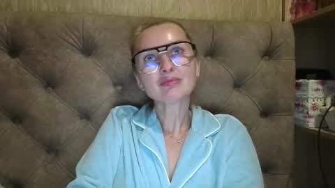 Amelia online show from 10-15-25, 04:29