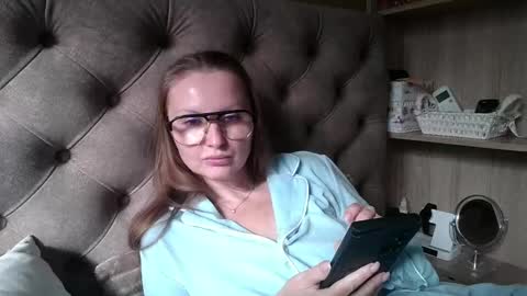 Amelia online show from 10-17-25, 11:24