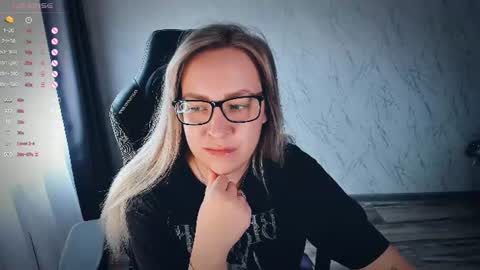 Your Annabelle Wolf  online show from 06-12-26, 01:43