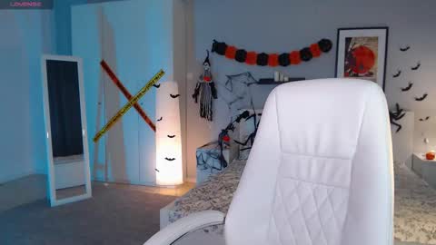 Bella online show from 10-30-25, 01:40