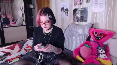 Viki online show from 11-13-25, 03:22